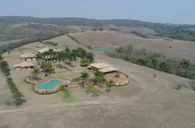 Fazenda 315 alqueires, rica em água com lagos, casa sede com 2500m2, 13 suítes, 5 suítes com closet, área de lazer completa, casa de caseiro