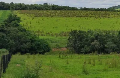 Chácara 2 alqueires, água corrente no fundo da propriedade, fácil acesso, casa simples com 3 dormitórios, barracão, mangueira de repartição