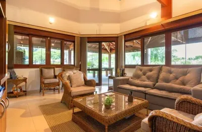 Fazenda 62,76 alqueires, rica em água com lago, casa sede com 300m2, 34 baias, área de lazer,escritório,poços artesianos,galpões, casa de funcionarios