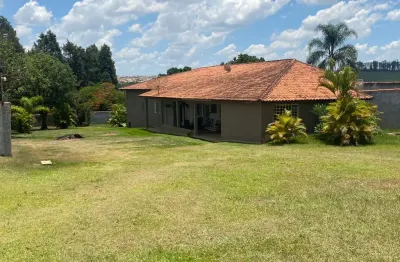 Chácara 5mil m2, casa sede com 3 suítes, chále grande com área gourmet, piscina aquecida, campo de futebol, pomar com pés de frutas