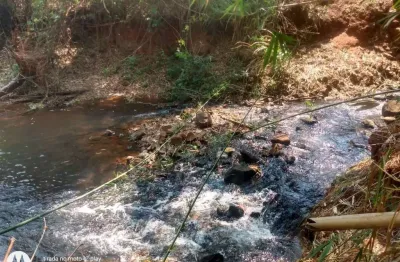 Chácara 22800m2, represa e um córrego na divisa, sem benfeitorias, apenas 500mts do asfalto, ótima localização