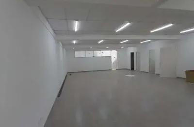 Predio comercial 780m2, 4 andares, 4 salas, 8 banheiros, 4 vagas de garagem, elevador, copa