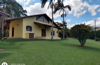 Chácara 20000m2, casa sede com 3 dormitórios, 1 suíte, sala com lareira, área gourmet, piscina, churrasqueira