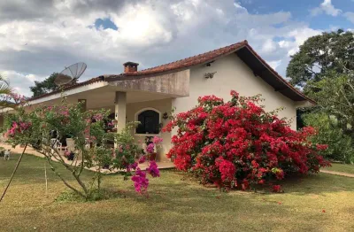 Sítio 12,7 alqueires, bom de água com 2 lagos e um pesqueiro, casa sede 400m2, 5 dormitórios, 2 suítes, curral e área de lazer