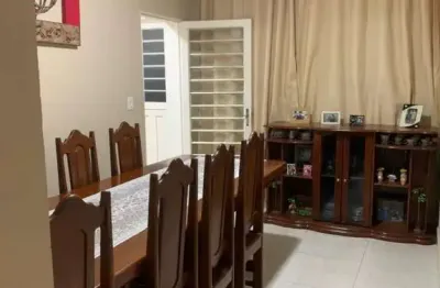 Casa 115 m2, terreno de 580m2, 3 quartos, 1 suíte, área de lazer,  2 vagas cobertas,  2 descobertas, 2 banheiros