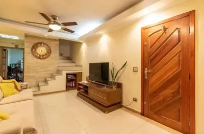 Casa duplex 129m2, 3 dormitórios, 2 vagas de garagem, varanda, área de serviço, churrasqueira, lavabo, forno e fogão a lenha
