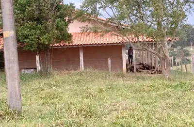 Sítio com 16 alqueires  bom de água , ? cede com 3 quartos toda avarandada  falta acabamento fino....   casa de caseiro cocheira embarcador bret,  ótimas benfeitorias... sítio com terra fértil mista..