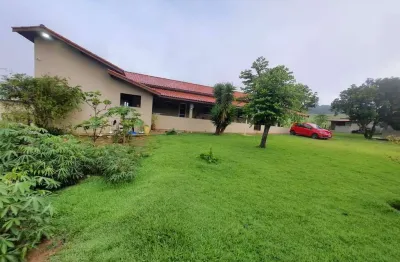 Sitio 4 alqueires   ótima estrutura e benfeitorias  2 ótimas casas, cocheiras, baía em alvenaria, canil, chiqueiro de porcos e manqueira nova   rica e