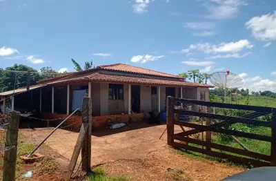 Sítio 1,5 alqueires rico em agua,800mts asfalto,casa 3 dorms,cozinha,sala,lavanderia,garagem,3 tanques peixes,bem cercado