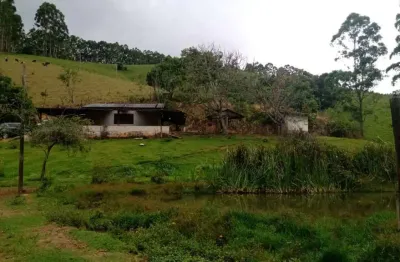 Sitío 9.5 alqueires... guapiara sp 500 metros do asfalto... casa simples rico em água localização top !!! 2 km d comércio valor : 850 mil