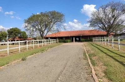 Fazenda à venda em itapetininga-sp: 3 quartos, 1 suíte, 3 salas, 2 banheiros, 3 vagas de garagem, 150,00 m² de área.