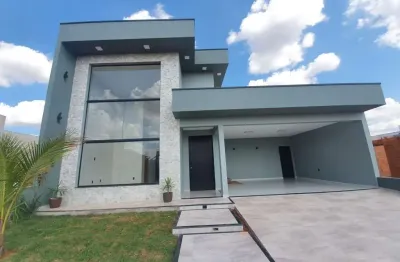 Casa 205m2 3 dorms 1 suíte,sala ampla pé direito duplo,cozinha ilha,despensa,2 vagas cobertas,piscina