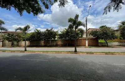 Vende-se ótimo terreno comercial, ? localizado no bairro chácara junqueira, tatuí-sp.   lote medindo 900m², murado e escriturado.   ?próximo ao upa 24h e prefeitura.  ?com fácil acesso à rodovia antôn