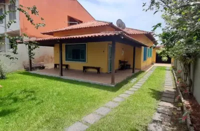 Excelente casa em são pedro da aldeia/  rj ( região dos lagos) a 200 metros da lagoa. casa linear com 03 quartos, sendo 1 suíte, ampla sala, varanda, 02 banheiros, área de serviço e garagem para 4 car