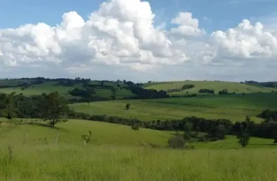 Sítio à 30 minutos de tatuí  terras com topografia plana e irregular, agricultáveis nas culturas de cana-de-açucar, milho, soja, hortalíças, pastagens, etc    contém 3 nascente e 1 ribeirão dentro das
