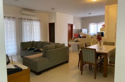 Condomínio arvore da vida casa 250m2 4 suítes 1 dorm suíte empregada,armario cozinha,banheiros,boxs,quintal,4 vagas descobertas