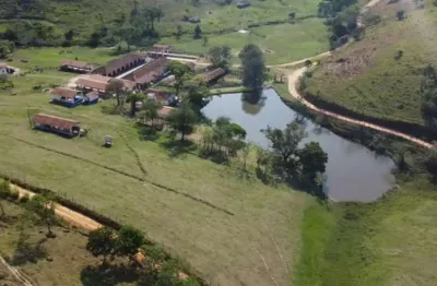 Fazenda a venda na região de são josé dos campos-sp ??  localizada entre os municípios de caçapava e jambeiro sp  área total 115 alqueires 80% pasto