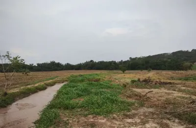 Excelente sítio a venda na região de itapetininga-sp ??   área total: 32,91 hectares ou 13,6 alqueires   aproveitamento: 9 alqueires   solo: misto