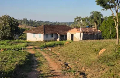 *excelente sítio a venda na região de itapetininga-sp* ??   área total: 18,5 alqueires   pastagem: 14,5 alqueires (aproximadamente)  restante: app e reserva   solo: misto  hidrografia: ribeirão e lago