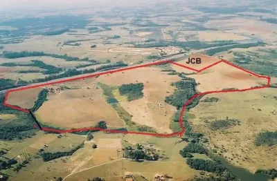 *excelente área a venda na rodovia castelo branco em sorocaba-sp* ??   área total: 1.492.718,65-m² ou 61,68 alqueires paulista   topografia: levemente ondulada   hidrografia: represas, corrégo e nasce