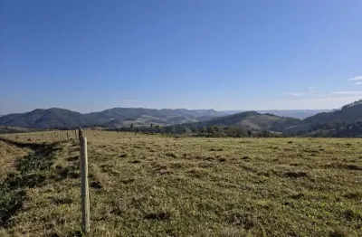 *excelente fazenda a venda em capão bonito - sp* ??   formação: pecuária de corte   área total: 170,59 hectares ou 70,49 alqueires   pastagem: 60 alqueires   topografia: ondulada   solo: vermelho e mi