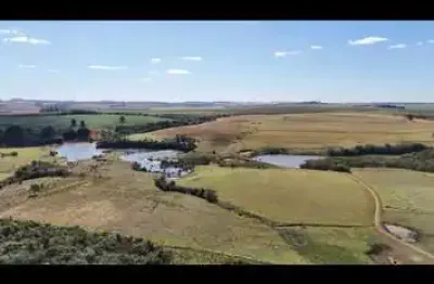 *excelente fazenda a venda em itapetininga- sp* ??   área total: 135,96 hectares ou 56,18 alqueires   plantio de grama e grãos: 44 alqueires   topografia: plana e levemente ondulada   solo: vermelho a