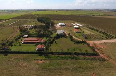 *excelente fazenda na região de penápolis-sp* ??   área total: 408 alqueires ou 968 hectares   aproveitamento: 80%  topografia: plana e semi plana  solo: misto de cultura   hidrografia: margeia 2 km  