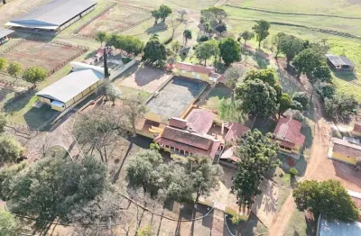 *excelente haras a venda em tatuí-sp* ?? ?   area total: 101,00 hectares ou 42 alqueires   7,6 alqueires em piquetes de madeira  12 alqueires em pastos de feno tifton e coast cross  17,49 alqueires co