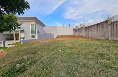 Terreno plano 434,61m2 terreno com excelente topografia - ótima localização do terreno dentro do condomínio, rua tranquila  - terreno de metragem maio