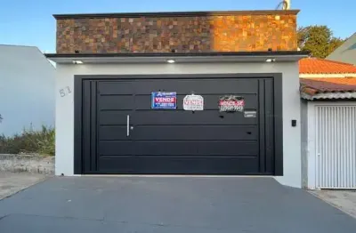 Casa à venda em tatuí-sp: 2 quartos, 1 sala, 2 banheiros, 2 vagas de garagem, 100m² no jardim mantovani. confira!