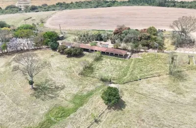 *excelente fazenda a venda em itapetininga-sp* ??    área total: 128,3 hectares ou 53 alqueires  agricultura: 30 alqueires   pastagem: 12 alqueires    topografia: plana, semi plana e declive p/água   