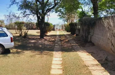 Sitio a venda em boituva  20.000metros casa 3 dormitório  1 suíte  1banheiro social área construída 275 metros campo de futebol poço artesiano curral coberto barracão  à 4 km do asfalto valor 1.000,00
