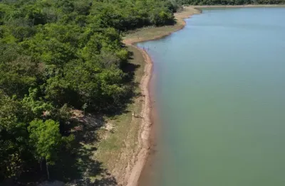 São 09 hectares no lago corumba 3  em luziania. goiás  26 km de asfalto e 09 km de estrada de chão  somente a terra de 09 hectares  a pedida 1.500.000.00 da pra fazer 30 chácaras pra investimento