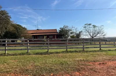 56 alqueires em itapetininga  25 em grama esmeralda  restante em pasto  três represas terreno plano a levemente ondulado  terra vermelha  duas casas, barracão, mangueira  ótima localização  preço 22.4