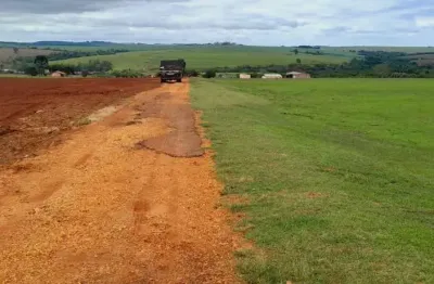 Fazenda 56alqueire casa sede 100 metros de área construída  com varanda casa de caseiro 60 metrôs  2 barracão  3 tanques para irrigação  plantação de grama esmeralda 1 curral com capacidade para 40 bo