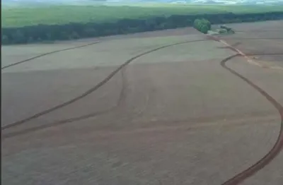 Fazenda na  regiao de itapetininga/sp area 144 alqueires area de plantio aproximadamente 120 alqueires de area produtiva de soja milho trigo topografia levemente caida e parte plana rica em água  solo