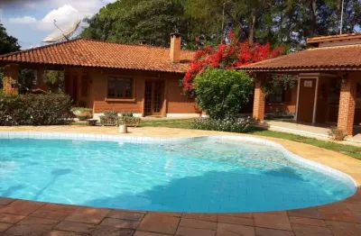 Chácara de luxo em condomínio: 3 quartos, 1 suíte, 2 salas, 2 banheiros, 3 vagas de garagem em boituva-sp, bairro retiro 250m².