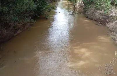 Sítio com ( 3 alqueires dupla aptidão no bairro dos modestos) município de (angatuba) sem benfeitorias e com rio muito bom de água no fundo do terreno