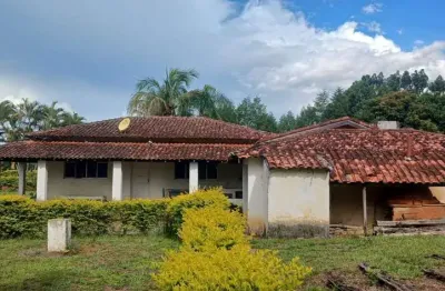 Chacara 15 mil metros quadrado no município de quadra Casa  4 quartos 2 suíte Sala Cozinha Piscina Dispensa Área  gourme CHURRASQUEIRA  Forno Fogão a lenha Água da sabesp  Poço caipira A 1.5 km da cas