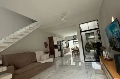 Casa de alto padrão para locação em condomínio na Estância Árvore da Vida, Sumaré-SP: 2 quartos, 2 suítes, 2 salas, 3 banheiros, 2 vagas, 100m².