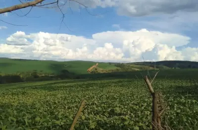Sítio com 40 alqueires  em (( são Miguel arcanjo terra das uvas)) sem benfeitorias com córrego no fundo e 1  açude que pode ser aumentado ( escriturad