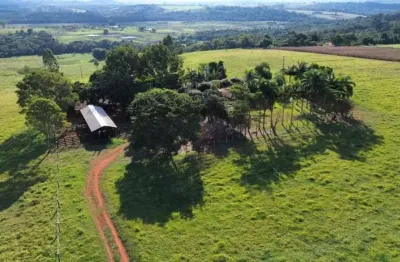 Itapetininga sitio 12 alqueires  Formado em pasto Curral Barracao  Balança e brete Casa de caseiro  Poço Energia  Açude Ribeirão Fica 6 km do asfalto