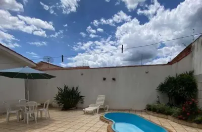 Casa com piscina à venda no novo horizonte – 3 quartos e espaço gourmet!