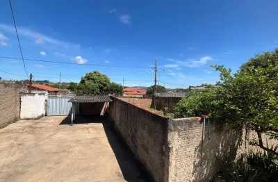 Casa à venda no bairro vila rosa em patos de minas-mg com amplo terreno oportunidade: casa com 2 quartos e 382,9m² de terreno em local tranquilo