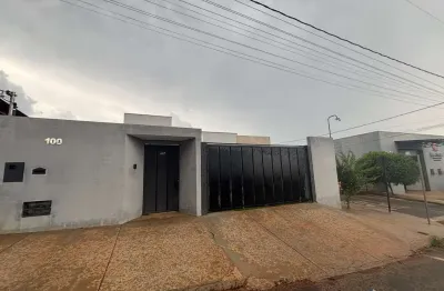 Casa de esquina à venda no bairro barreiro – patos de minas/mg | 3 quartos (1 suíte com closet), 240m² de terreno | aceita permuta