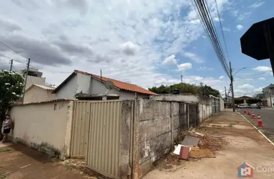 Terreno de esquina com casa antiga à venda no bairro são francisco — excelente localização em patos de minas