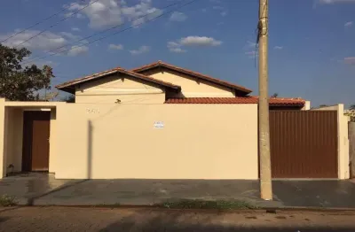 Casa à venda no bairro eldorado em patos de minas – 3 quartos, quintal amplo, r$ 355 mil