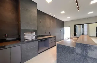 Casa de alto padrão à venda no jardim panorâmico – patos de minas | 3 quartos, área gourmet e energia solar