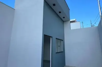 Casa à venda no bairro afonso queiroz (parque do sabiá) em patos de minas | 2 quartos e suíte