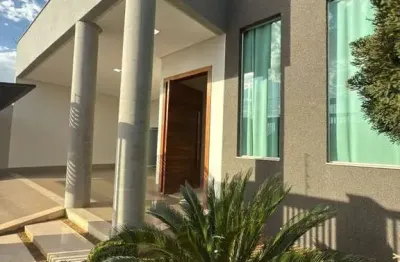 Casa à venda no alto limoeiro em patos de minas com piscina aquecida